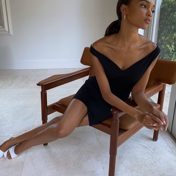 Babaton Dresses & Skirts - Aritzia Babaton Onyx Dress